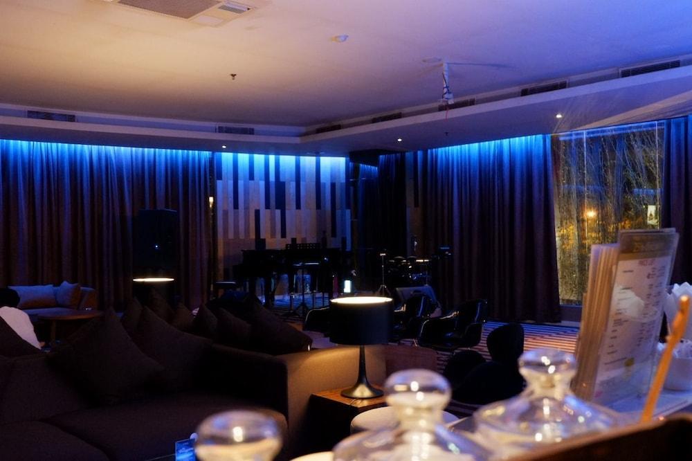 The Premiere Hotel Пеканбару Екстериор снимка