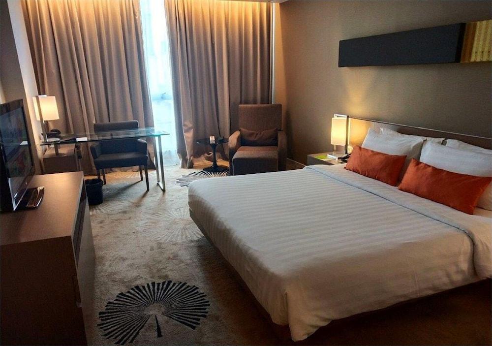 The Premiere Hotel Пеканбару Екстериор снимка