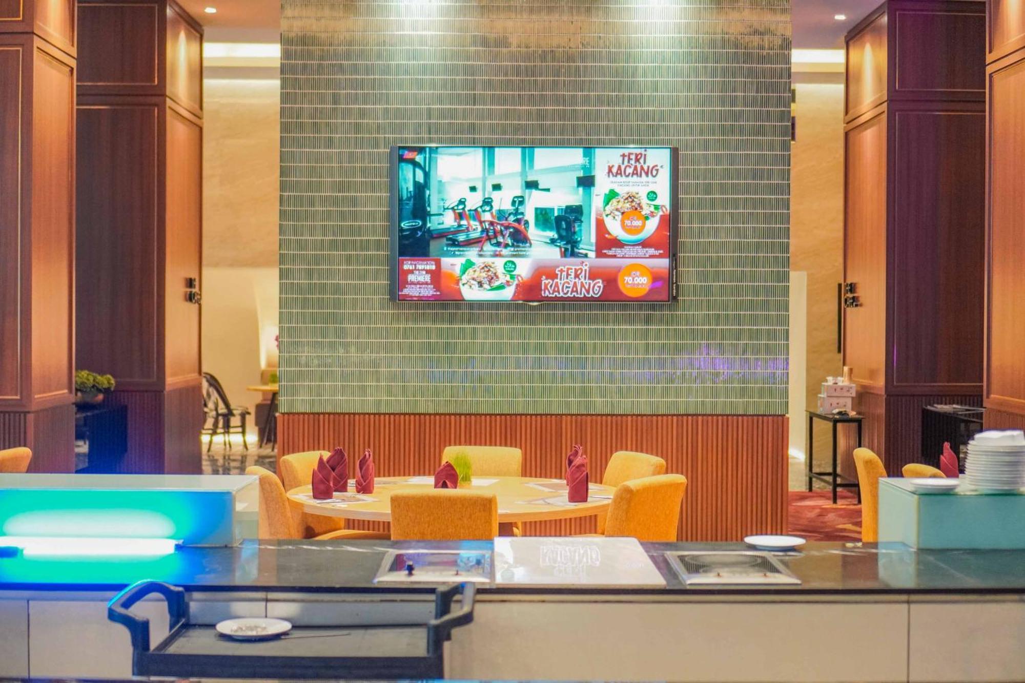 The Premiere Hotel Пеканбару Екстериор снимка