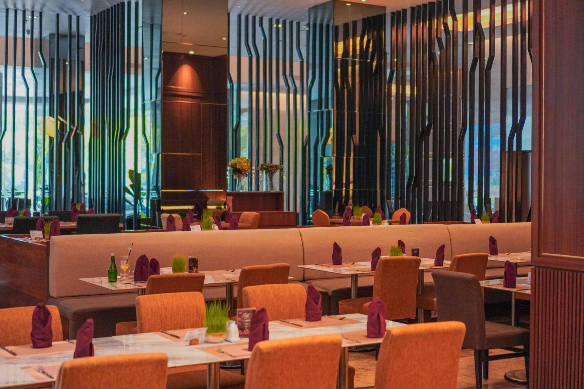 The Premiere Hotel Пеканбару Екстериор снимка