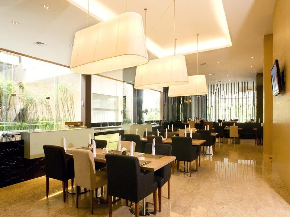 The Premiere Hotel Пеканбару Екстериор снимка