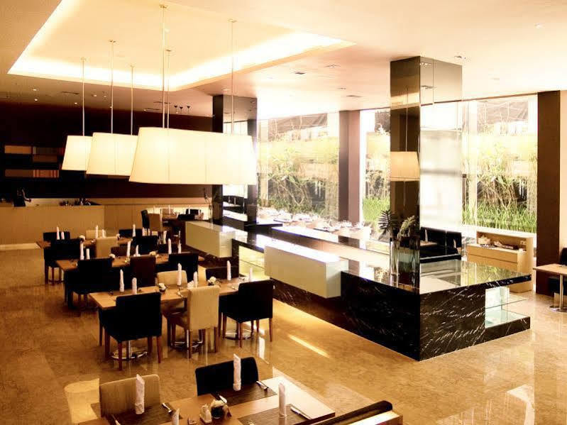 The Premiere Hotel Пеканбару Екстериор снимка