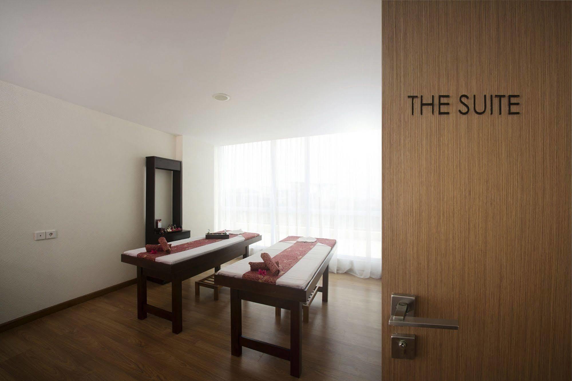 The Premiere Hotel Пеканбару Екстериор снимка