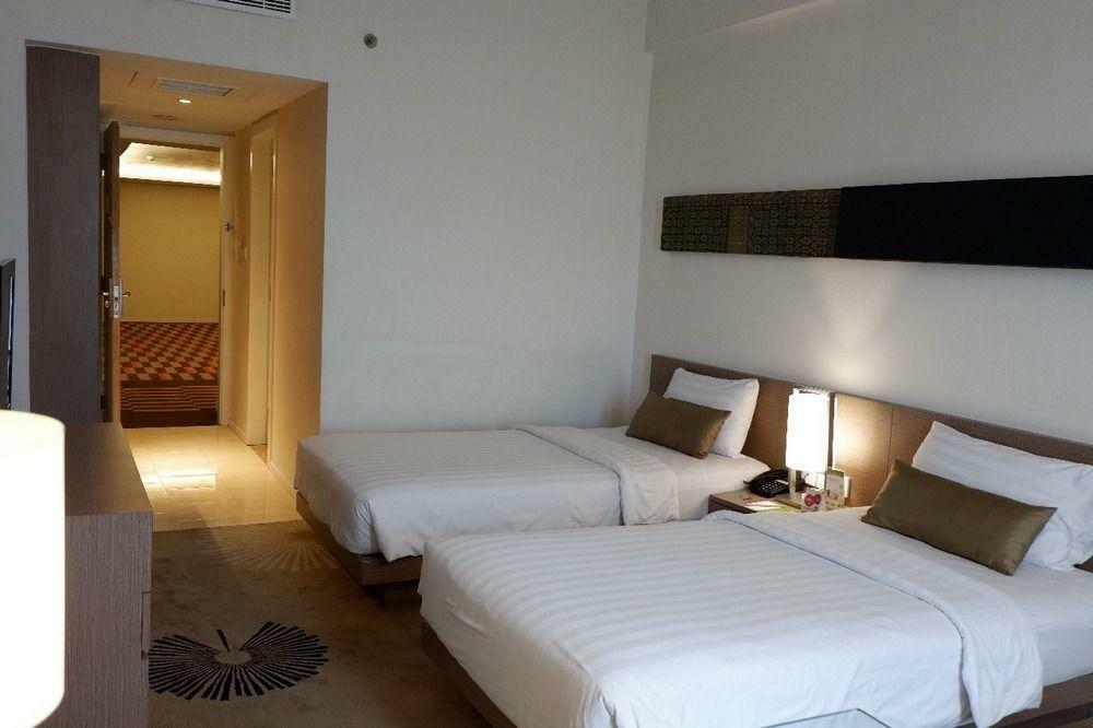 The Premiere Hotel Пеканбару Екстериор снимка